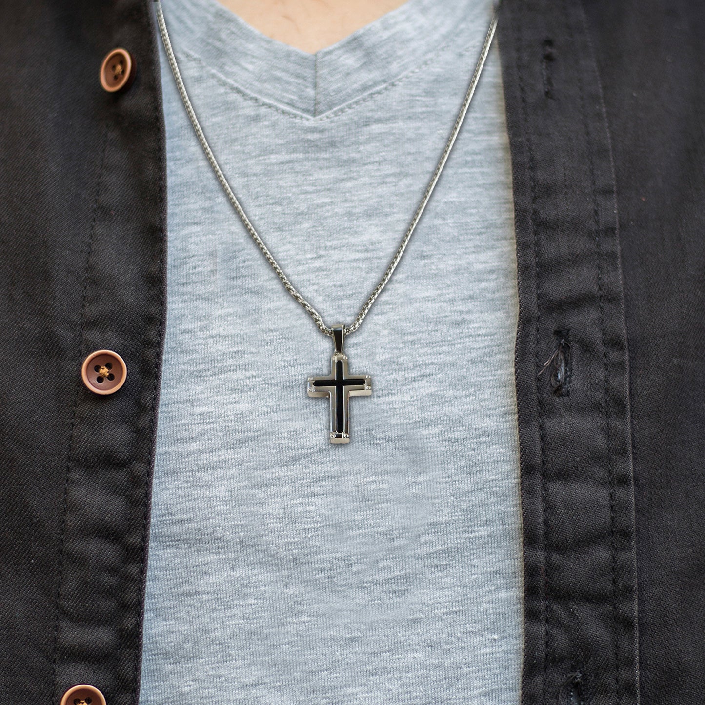 Collier croix homme acier inoxydable noir Ludovic Jovelio 2